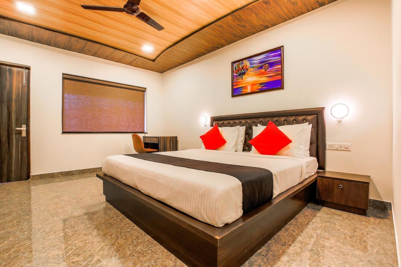 Capital O 18910 La Gracia Resort Morjim Bagian luar foto